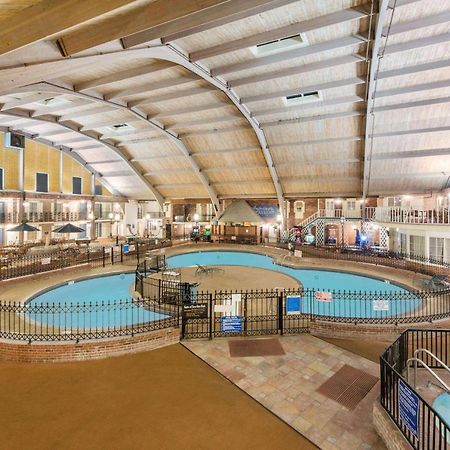 Howard Johnson By Wyndham Burlington Exterior foto