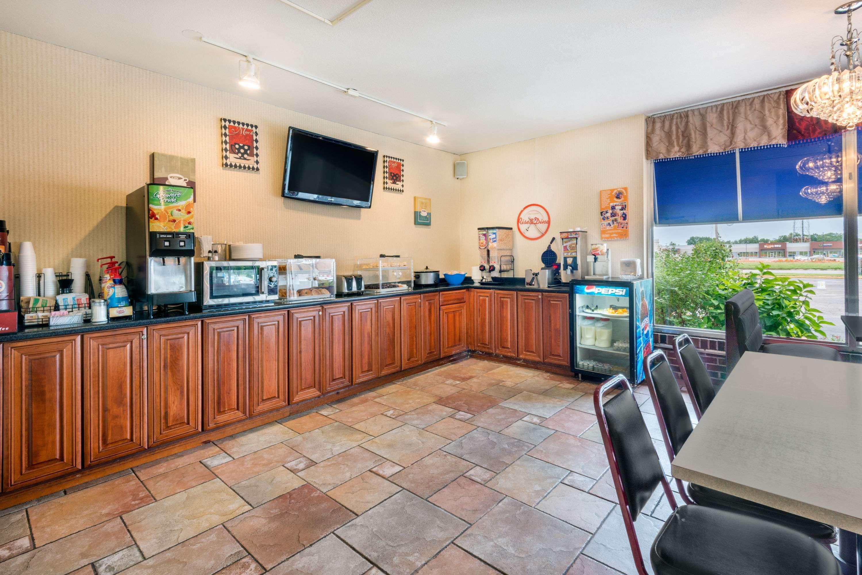 Howard Johnson By Wyndham Burlington Exterior foto
