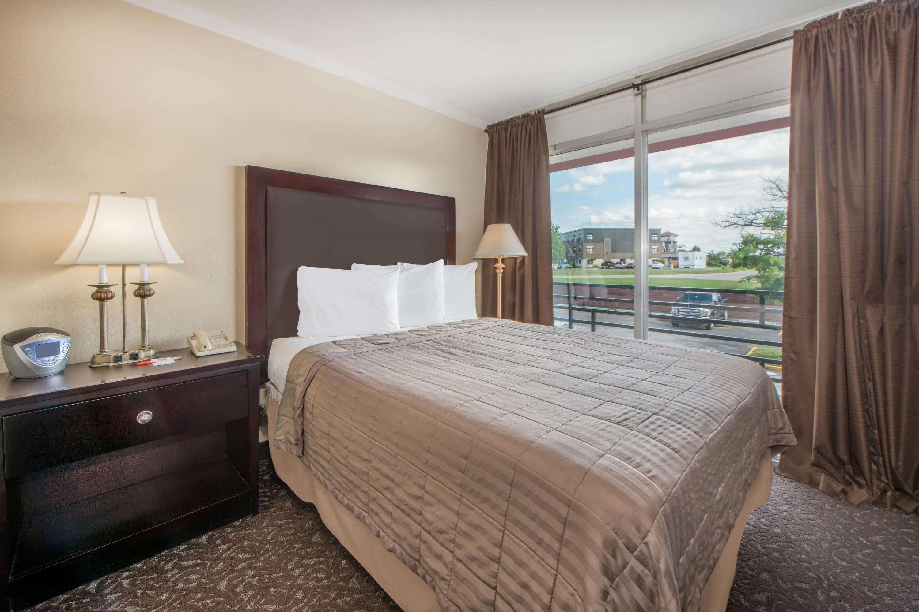 Howard Johnson By Wyndham Burlington Exterior foto