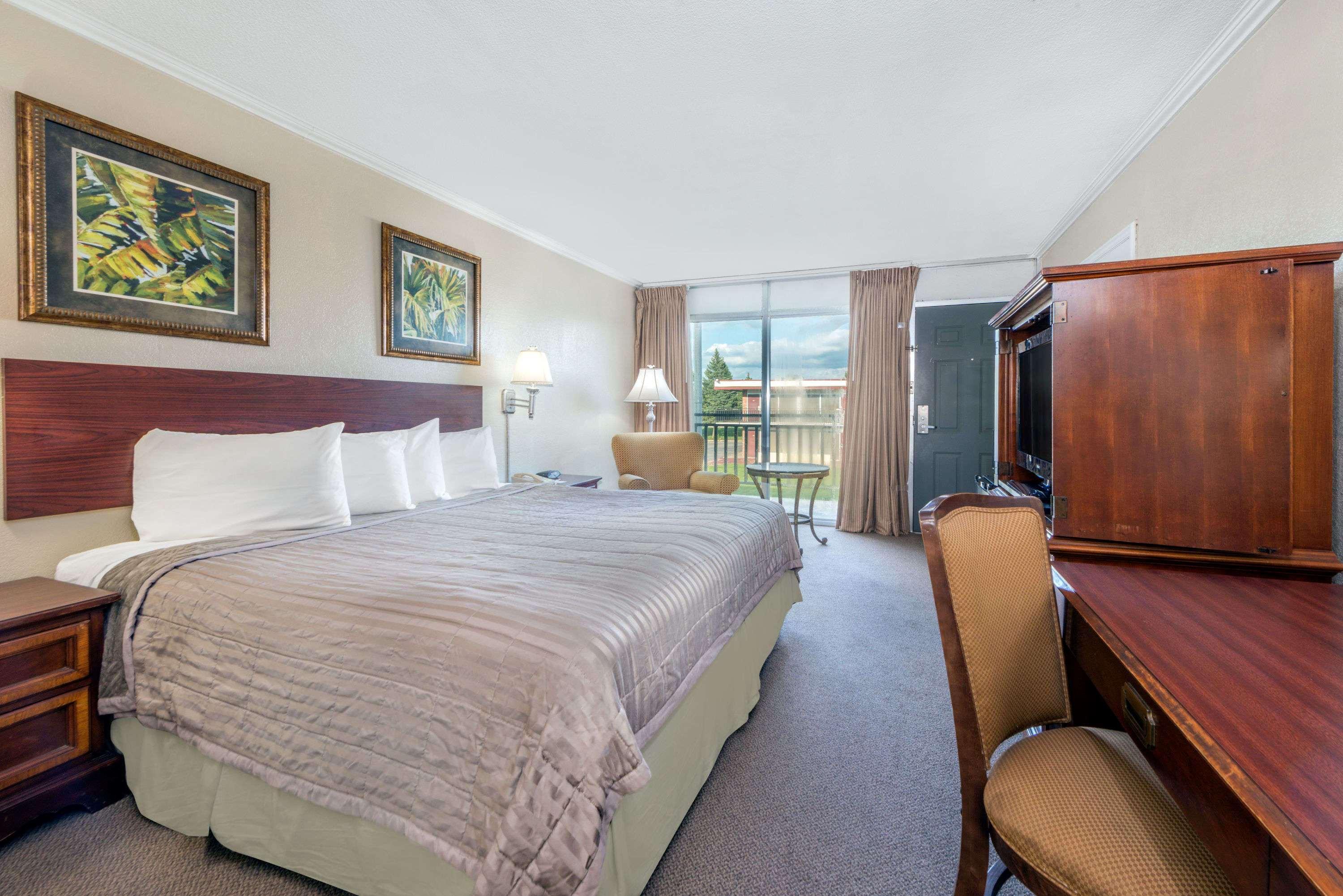 Howard Johnson By Wyndham Burlington Exterior foto