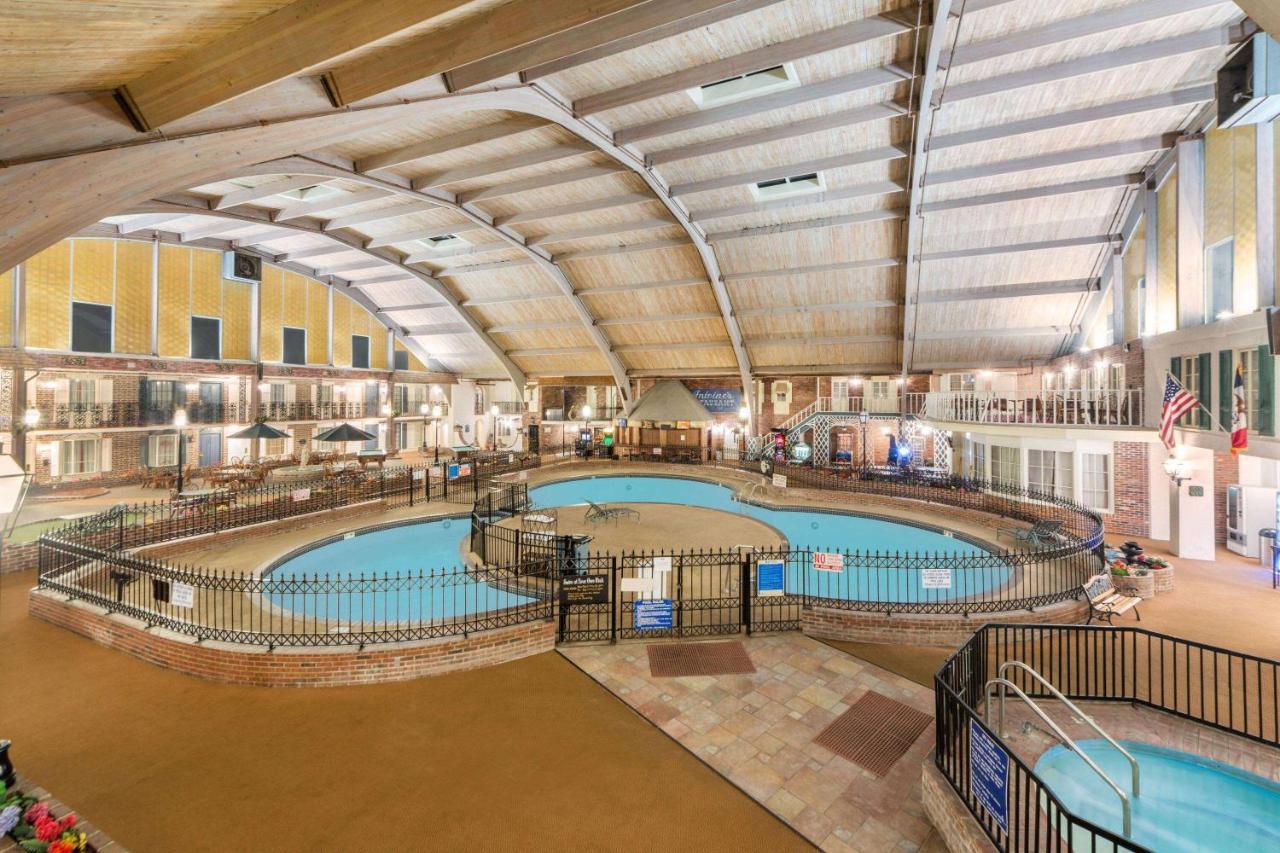 Howard Johnson By Wyndham Burlington Exterior foto