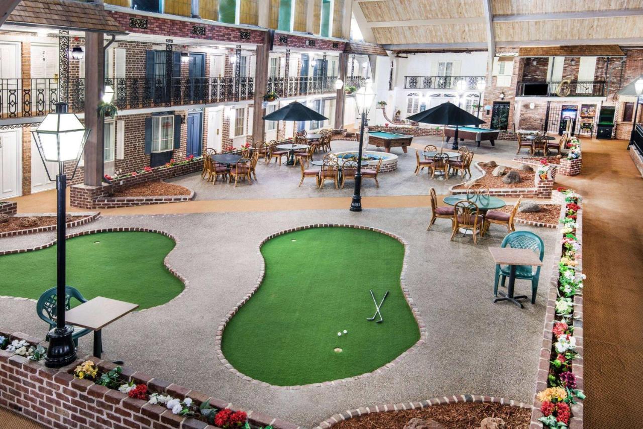 Howard Johnson By Wyndham Burlington Exterior foto