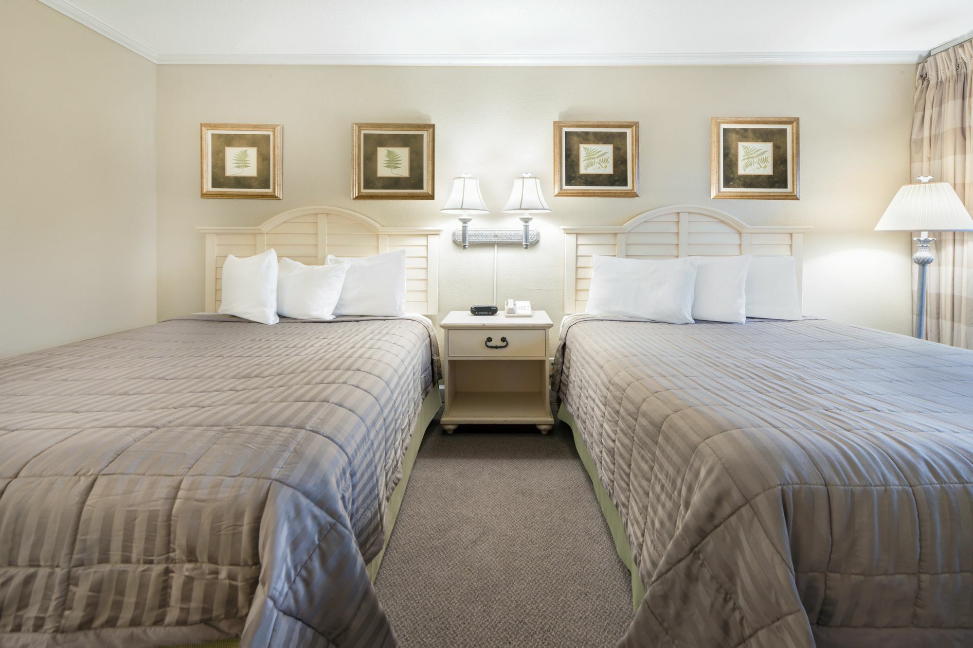Howard Johnson By Wyndham Burlington Exterior foto